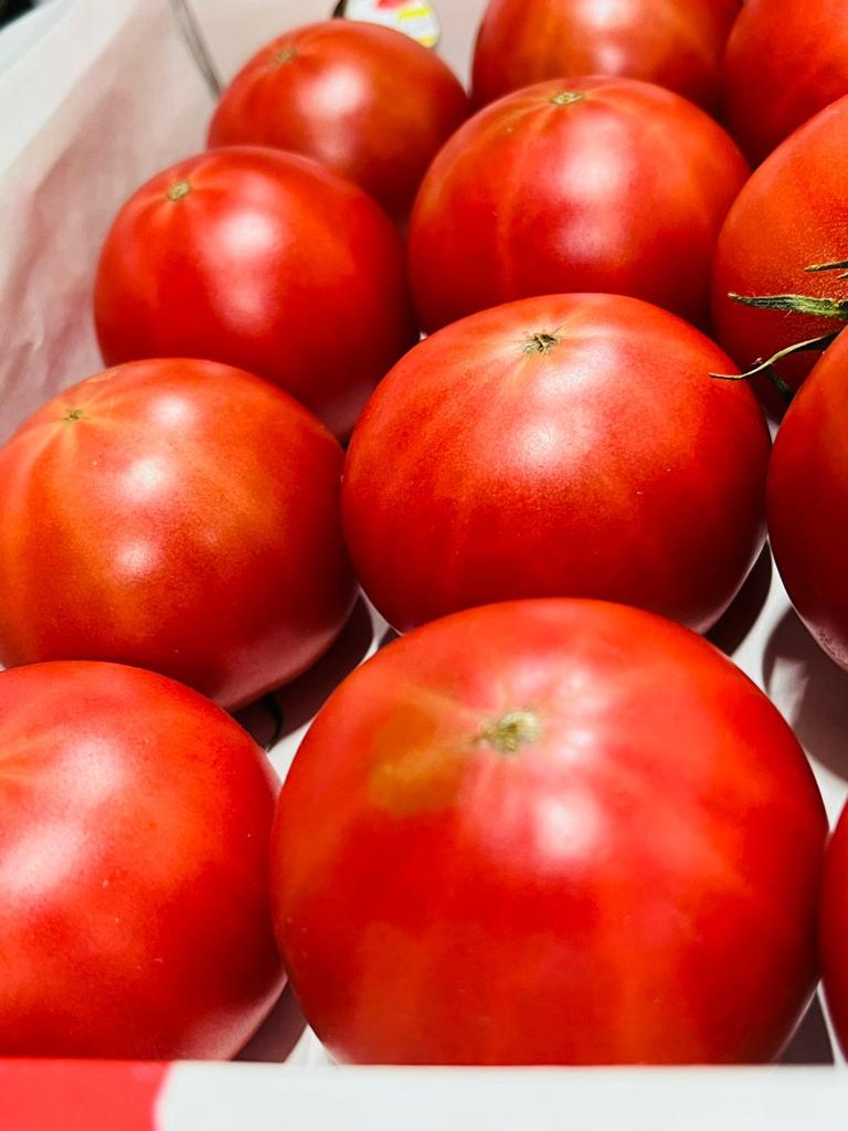 wellocksfood's tweet photo. Amela tomatoes pack a punch of rich, sweet and umami flavour that is unmatched in any other tomato variety. Have you tried them yet? Find out more about the truly unique Amela tomatoes in this month's issue of @chefpublishing > https://t.co/2l3qIzVJya https://t.co/stI1uM4TF9