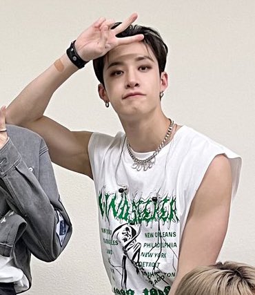 samgrace0325's tweet photo. CHRISSY’S ARMS 😫 https://t.co/c8c9vYDvkv