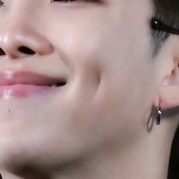 detailsofrm's tweet photo. Currently crying over his dimples and that adorable smile :') https://t.co/FRUToGYfHb