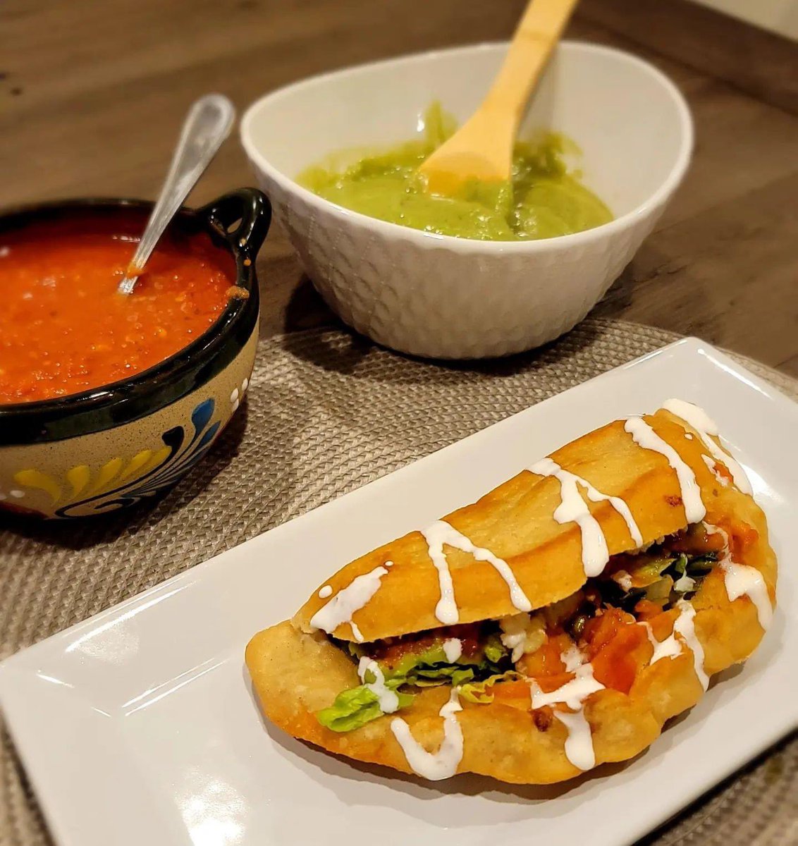 ChefDivinoJ3's tweet photo. A quien se le antojo este delicioso plato de Quesadillas de Maseca con Queso y chorizo, aguacate y salsita… estilo @DivinoJ3👨🏻‍🍳 😋😋 #chefdivino #quesadilla #quesadillas #quesadilladequeso #queso https://t.co/9UtYWZKfKG