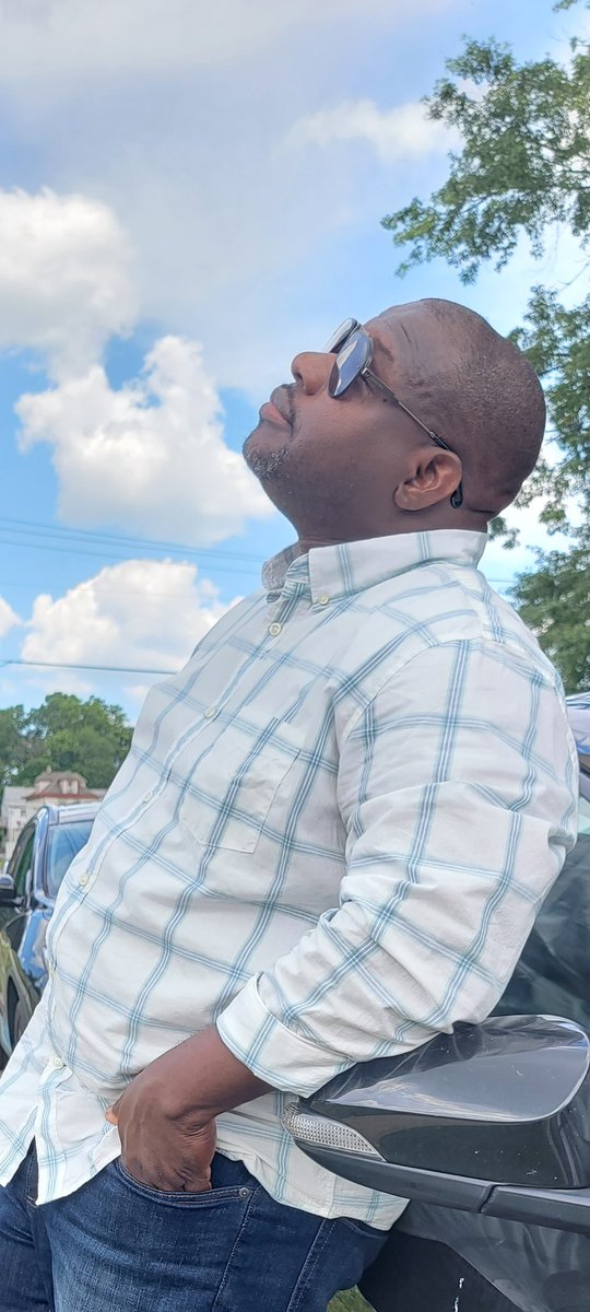 RadlifJ's tweet photo. The sky is blue , isn't it ? https://t.co/ncIbOnlCTC