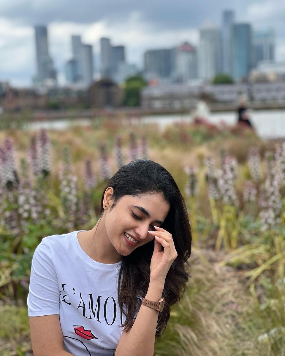 pkamholic's tweet photo. ~Athu epdi ra pics patha happiness varum!
The pics :

#PriyankaMohan https://t.co/W5dtB0Knzb