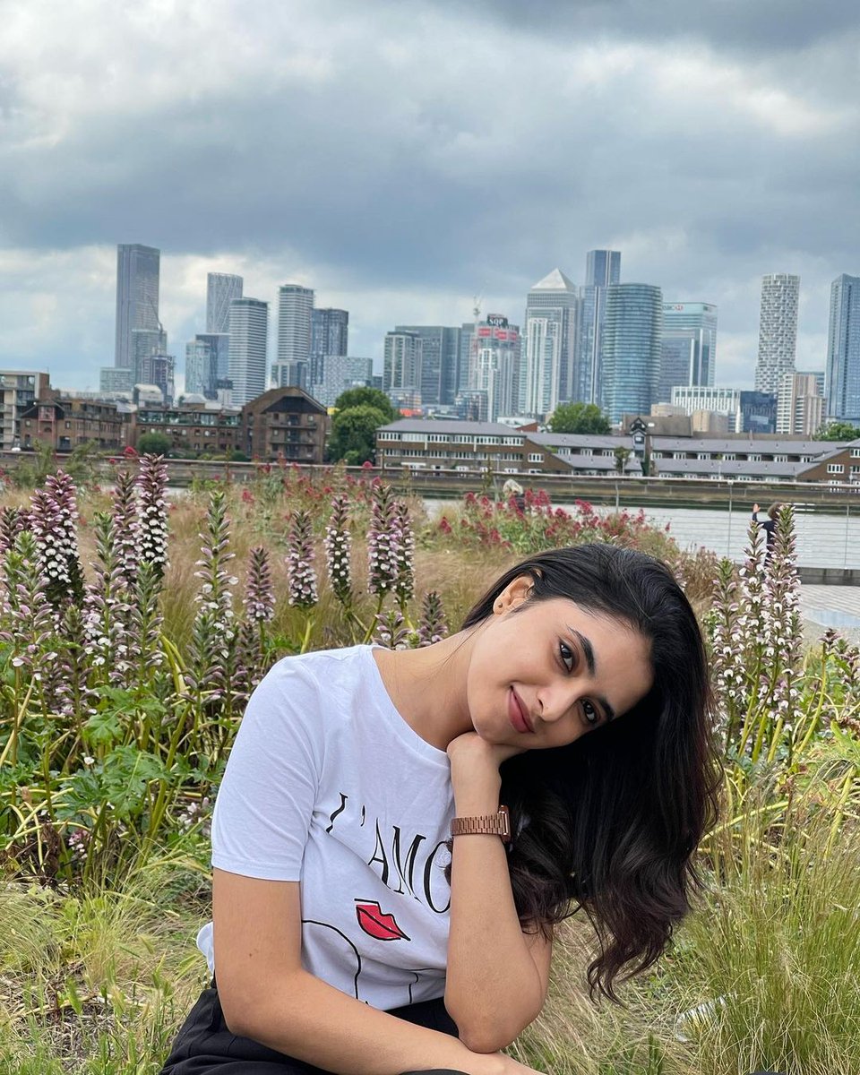 pkamholic's tweet photo. ~Athu epdi ra pics patha happiness varum!
The pics :

#PriyankaMohan https://t.co/W5dtB0Knzb