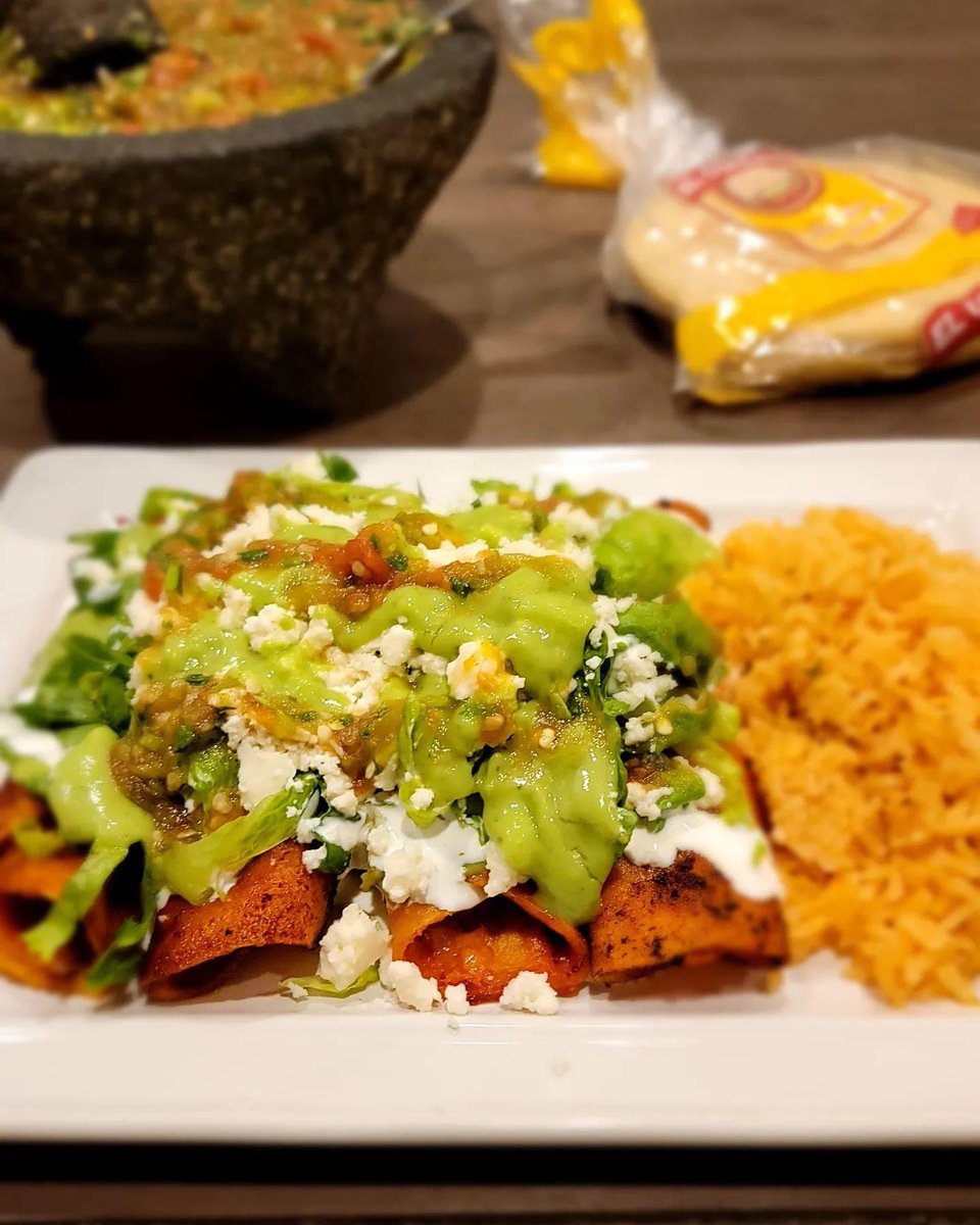 ChefDivinoJ3's tweet photo. A quien se le antojo este delicioso plato de Enchiladas de Queso, estilo @DivinoJ3 😋👨🏻‍🍳 #chefdivino https://t.co/TrTMjniqjm