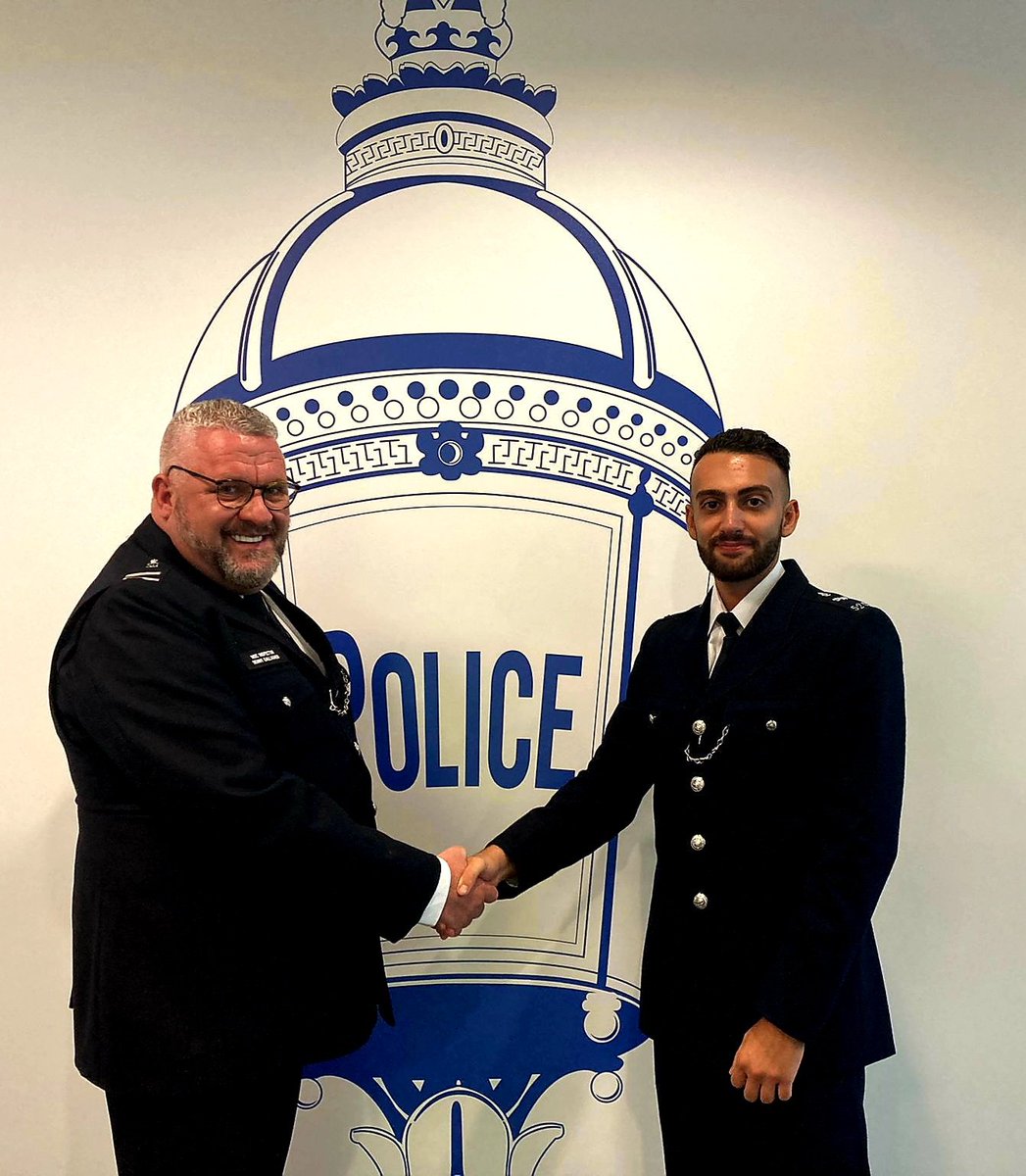 MPSSpecials's tweet photo. Special Inspector Denny Gallagher &amp; SPS Bowcott welcomes 4 Special Constables to the #SWBCU @MPSRichmond @MPSWandsworth @MPSKingston @MPSMerton. They attended their passing parade today. Some have been with us a while as their parade was delayed due to covid. #makeadifference https://t.co/PGjFRWVDql