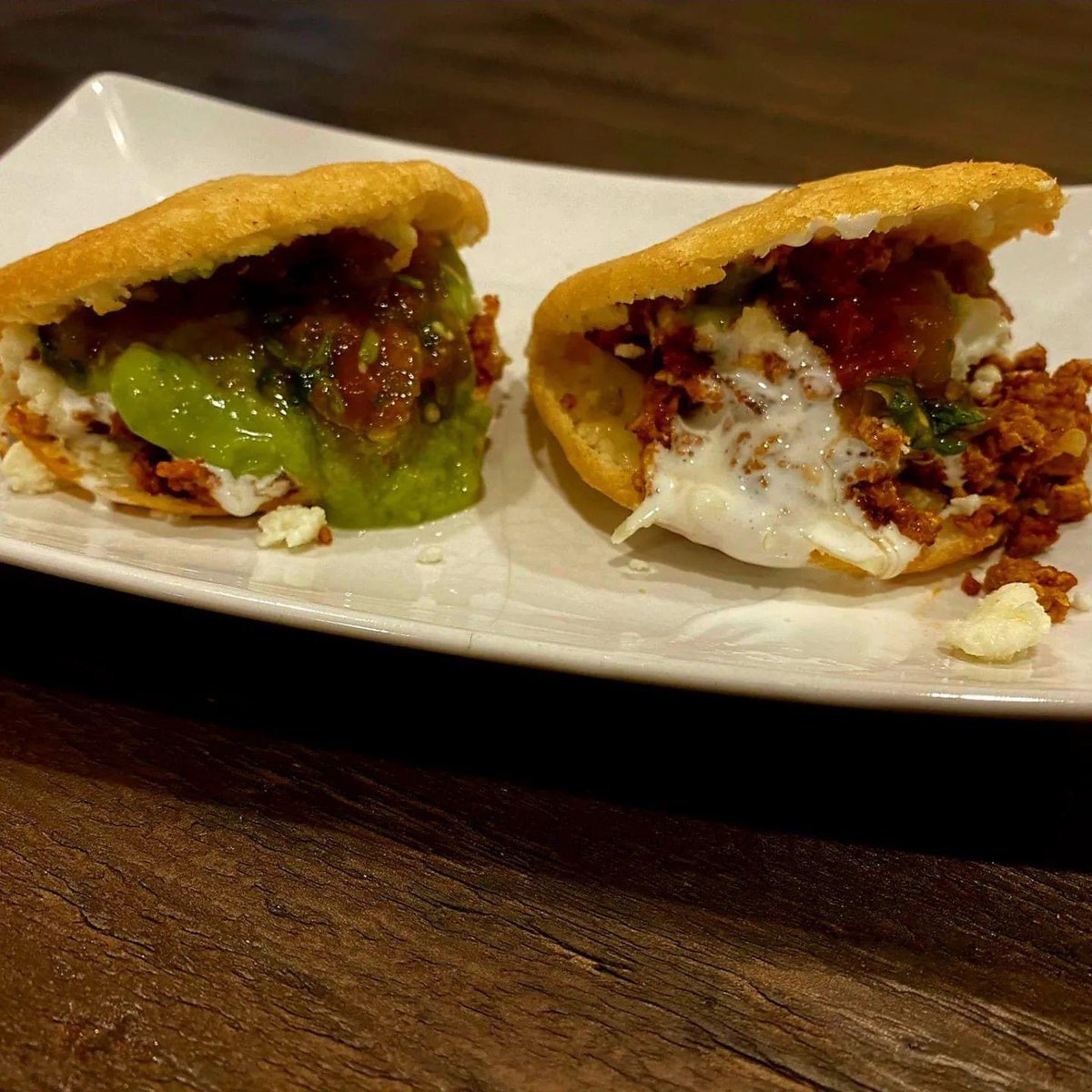 ChefDivinoJ3's tweet photo. A quien se le antojo este delicioso plato de Arepas, estilo @DivinoJ3👨🏻‍🍳 #chefdivino #arepas #aguacate  #crema #chorizo #queso https://t.co/QAK7xdiqwv