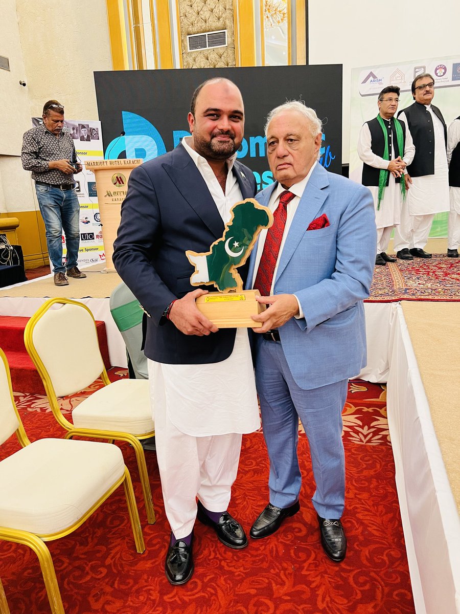 Truly honoured to have received an award for the Best Male Formals Designer in Pakistan by the Diplomatic Business Club. #SarfrazAkbar #independenceday #Pakistan #award #bestdesigner #14thaugust #happyindependenceday #PakistanZindabad