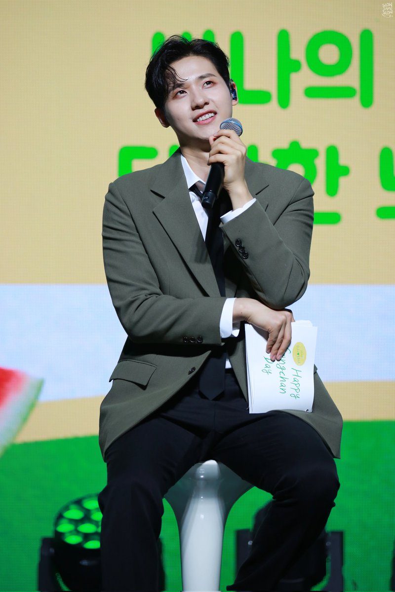 220813 〰️ 해피공찬데이 MC

이건 그냥 우리 동우 귀여워서>_<💕

#B1A4 #신우 #CNU <a href="/B1A4_CNU/">신우</a>

오늘 업로드한 사진들 하단에 알 수 없는(?)
줄이 자꾸 생기네요ㅠㅠ...흑