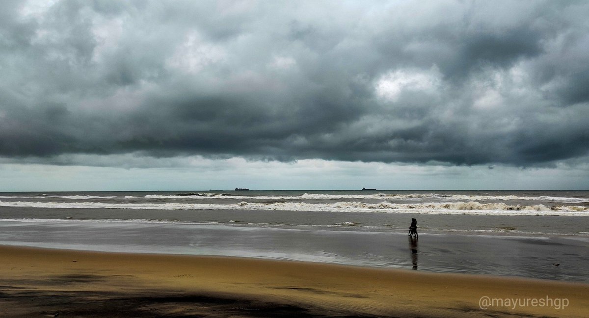 ProjectMeghdoot's tweet photo. #Clouds associated with #Depression over #Paradeep #Odisha #India. Capture from the journey of #ProjectMeghdoot. #Monsoon #Monsoon2022 #mobilecamera #POCOX2 #mayureshgp https://t.co/ZBHLwQrLzd