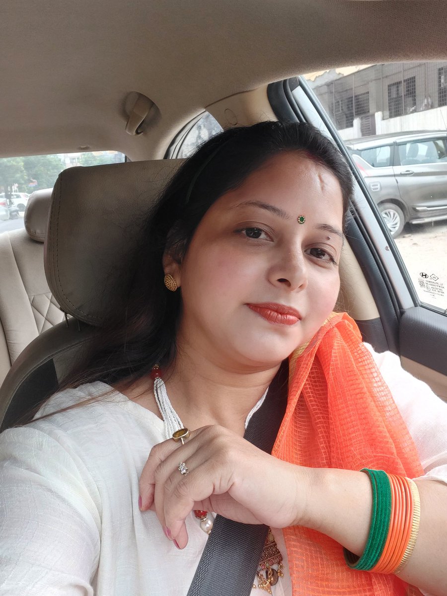 _preetivarshney's tweet photo. 75 वी अजादी के अमृत महोत्सव की तिरंगा यात्रा में शामिल होने का सौभाग्य प्राप्त हुआ । मुख्य अतिथि जनरल सांसद केन्द्रीय मंत्री श्री मान वी. के. सिंह जी के नेतृत्व मे.. यात्रा यूपी गेट वैशाली से साई मंदिर रोड होते कैलाश मानसरोवर भवन इन्द्रपुरम पर स्वागत संबोधन! https://t.co/xtAteMIgns