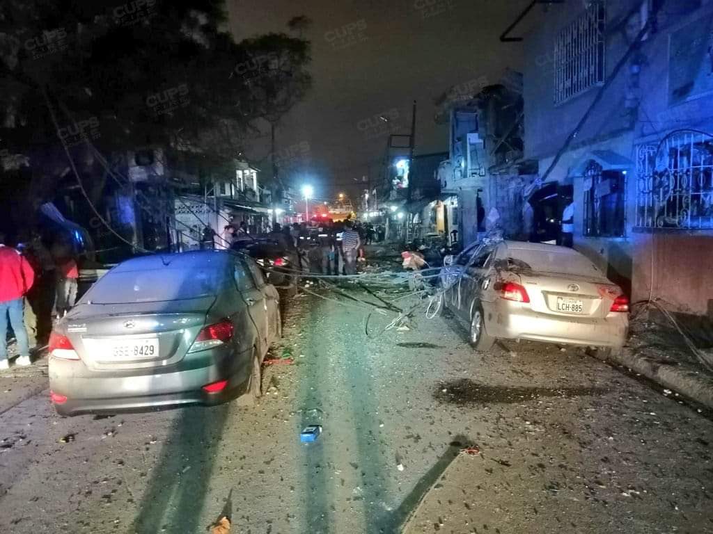 PedritoExtranja's tweet photo. No es la Medellín de Pablo Escobar. Es el Cristo del Consuelo en Guayaquil.
Terroristas pusieron una bomba en la madrugada:
5 personas asesinadas.
7 personas heridas.
8 casas destruidas. https://t.co/OT0P2C2MmL