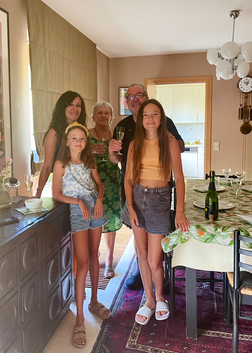 joukesp's tweet photo. #SundayLunch #Ossobuco #Risotto #Gremolata #ChiantiRiserva #Family 
Do you have family? Spend time with them! You’re only here once!
Have some Chianti Riserva by @campochiarenti before it’s too late!
Preferably with ossobuco &amp; risotto!
You could do a lot worse!
Love is all! https://t.co/oUpOIitvQj