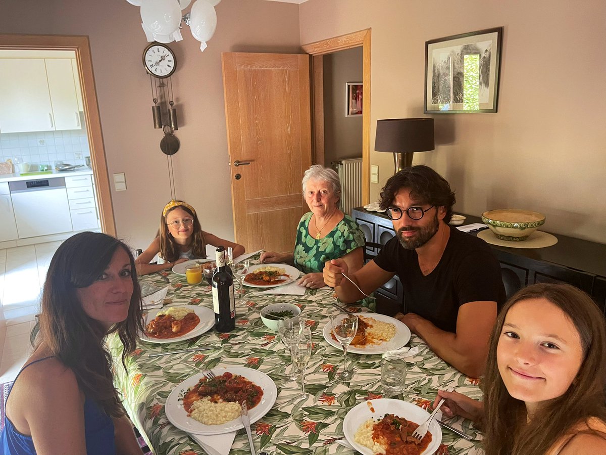 joukesp's tweet photo. #SundayLunch #Ossobuco #Risotto #Gremolata #ChiantiRiserva #Family 
Do you have family? Spend time with them! You’re only here once!
Have some Chianti Riserva by @campochiarenti before it’s too late!
Preferably with ossobuco &amp; risotto!
You could do a lot worse!
Love is all! https://t.co/oUpOIitvQj