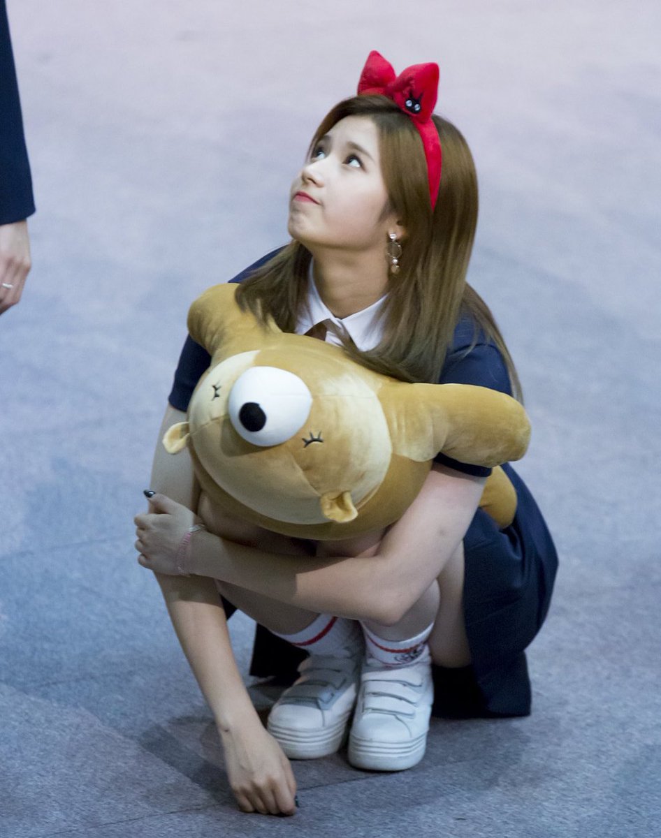 comfortwicee's tweet photo. why she’s so cute? 🥹 https://t.co/GY2UuxL7qJ