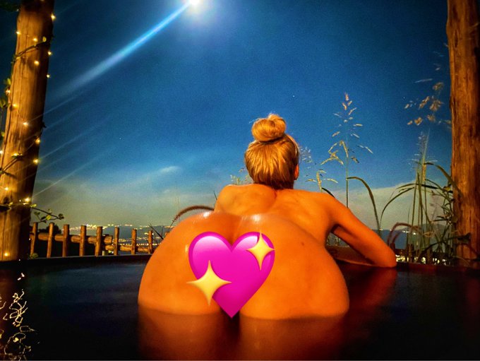 Sorry I&rsquo;m not very active at the moment. I&rsquo;m on holiday 😍 I will be making some sexy content for my OnlyFans<a href="/tag/london"class="tags"><span>#london</span></a>