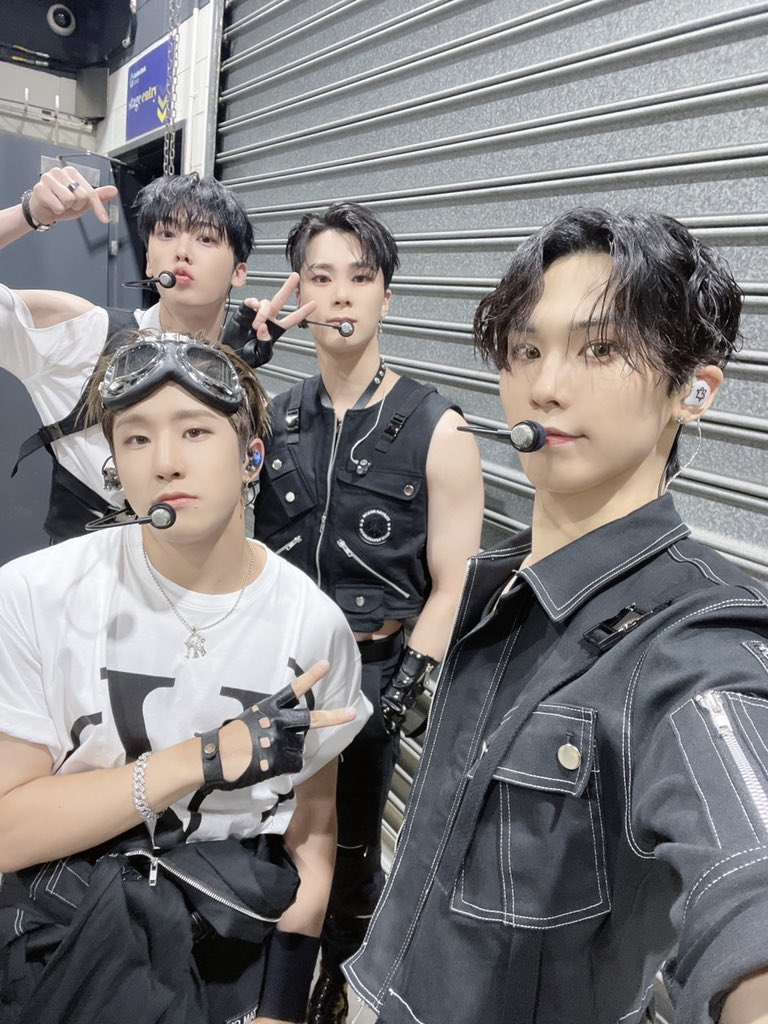 MOON7BIN's tweet photo. ㅤ
ㅤ
[📸] 🌟220814 #HallyuPopFest 🌟

시드니를 열정으로 뜨겁게 달군 아스트로❤️‍🔥
그 열기를 고스란히 사진에 담아왔습니다‼️😎
여러 곳에서 함께해준 아로하 감사합니다🫶💜

ㅤ https://t.co/cRYRqX5JKy