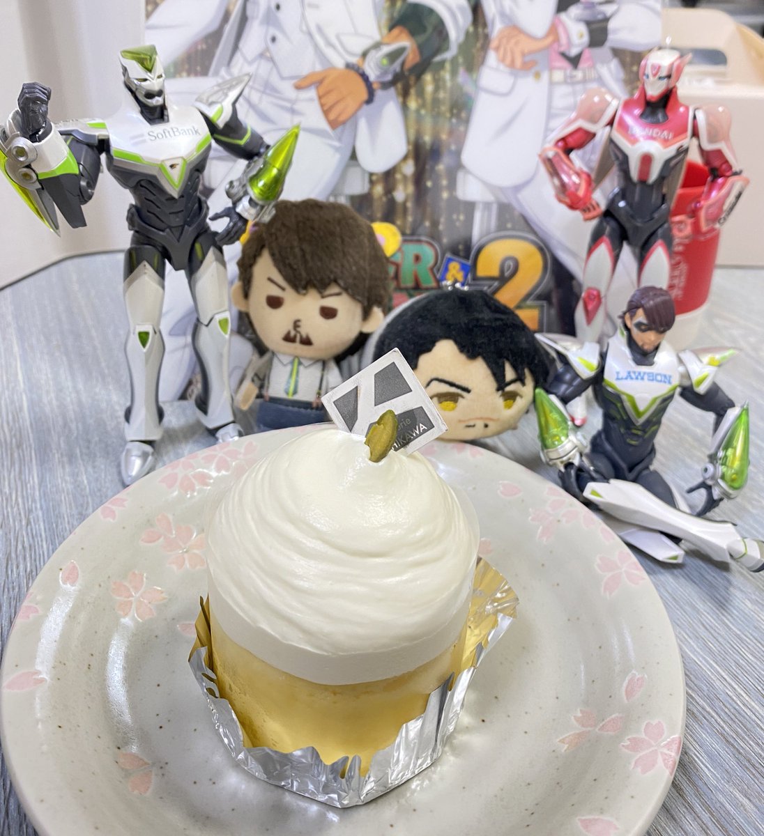 konee_kanata's tweet photo. 虎徹さん誕生日おめでとう!!
Style3を箱から出したよ!
今日渋谷行ったのにヒカリエも行ったのに緑のケーキ買ってくればよかった。近所のケーキ屋さんにはピスタチオ乗ったケーキしかなかったよ。
#tigerbunny
#タイバニ2
#WTSBDP
#ワイルドに祝うぜ2022 https://t.co/dK1zaNn4kP
