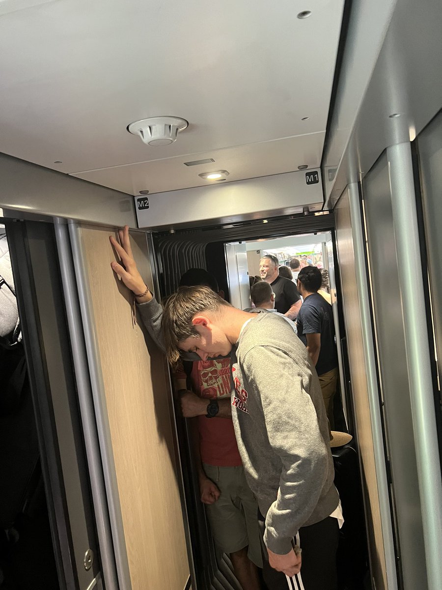chellbarrow's tweet photo. On an absolute packed @GWRHelp train from #londonpaddington to #penzance  with no air conditioning or open windows in heatwave conditions is an absolute joke 🥵. Everyone feeling very ill and faint. https://t.co/sQP8acTEs1