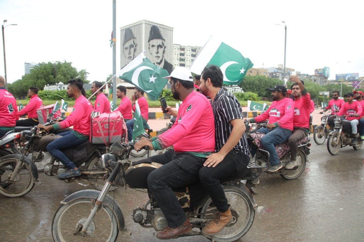 TayyabaZee_'s tweet photo. foodpanda made it possible and we have witnessed the amazing rally on the streets of Clifton all the way to Boat Basin...
#foodpandaDeliversHope https://t.co/i4UE4nWvvB