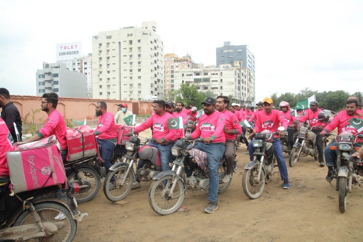 TayyabaZee_'s tweet photo. foodpanda made it possible and we have witnessed the amazing rally on the streets of Clifton all the way to Boat Basin...
#foodpandaDeliversHope https://t.co/i4UE4nWvvB