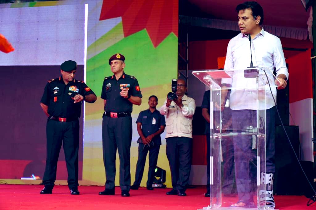 KTRBRS's tweet photo. My first outing after 3 weeks

Was delighted to be a part of #AzadiKaAmritMahotsav celebrations of the Indian army at parade ground today

Honoured the spouses of Martyrs &amp; enjoyed the performances of army school children &amp; artists from Kerala &amp; Telangana https://t.co/vtQh6DiF2E