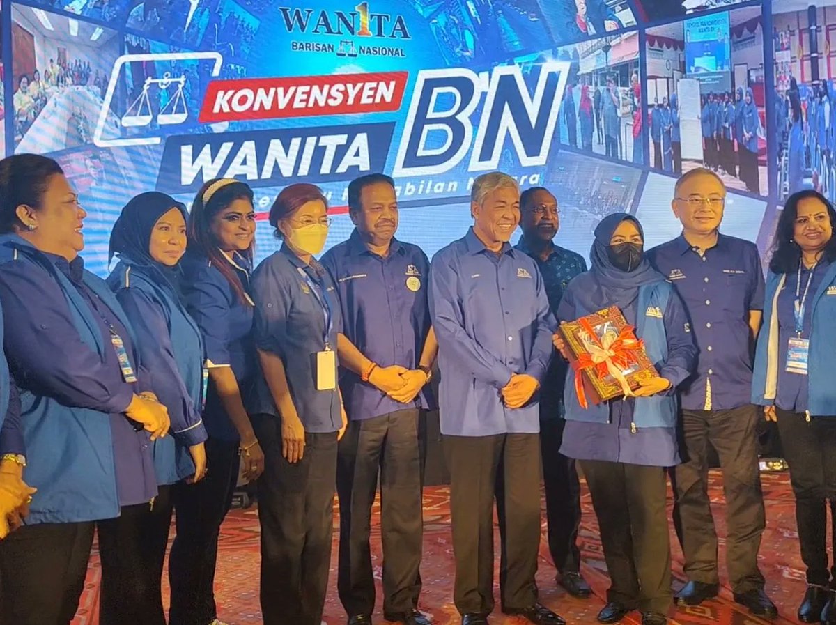 AnanthanSoma's tweet photo. Konvensyen Wanita Barisan Nasional di Aras 2, Dewan Tun Hussein Onn,World Trade Centre, Kuala Lumpur.

#DrSAnanthan #TYTTSV #BN #MIC #MICKedah #keluargamalaysia
#KonvensyenWanitaBN
#KestabilanDanKemakm https://t.co/nREm3KGEY7