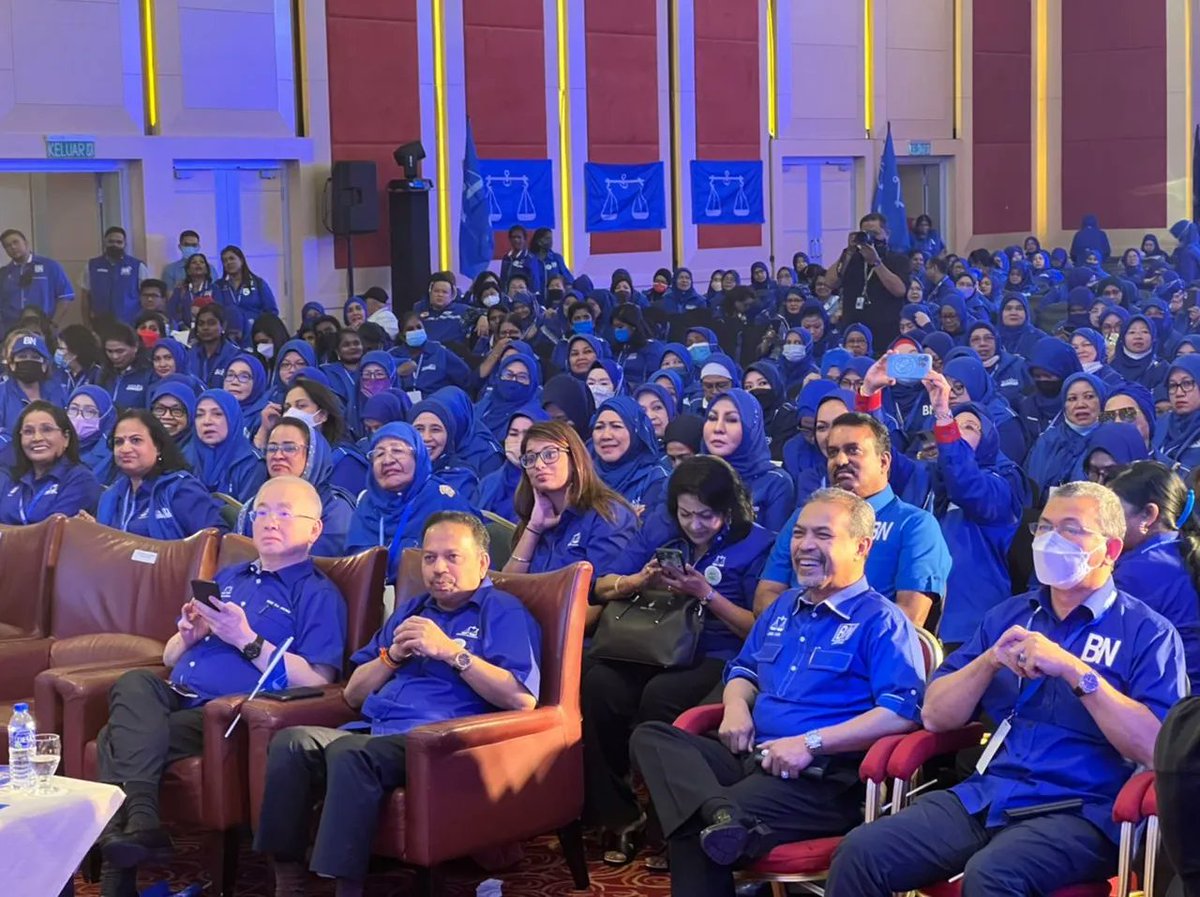 AnanthanSoma's tweet photo. Konvensyen Wanita Barisan Nasional di Aras 2, Dewan Tun Hussein Onn,World Trade Centre, Kuala Lumpur.

#DrSAnanthan #TYTTSV #BN #MIC #MICKedah #keluargamalaysia
#KonvensyenWanitaBN
#KestabilanDanKemakm https://t.co/nREm3KGEY7