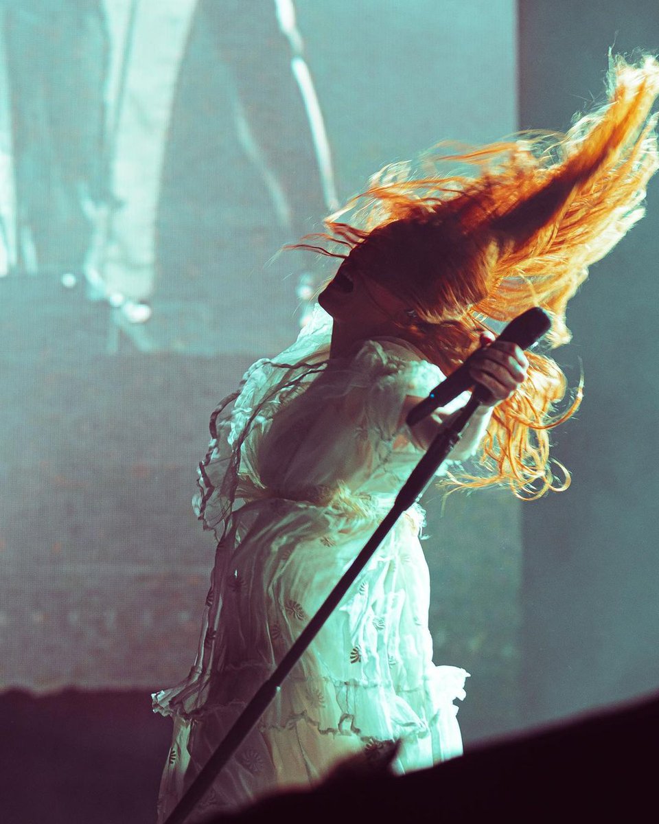 RT @welcharchive: florence welch performing at @flowfestival in helsinki, finland.

photographed by joanna tzortzis https://t.co/5QiaWnLDwj