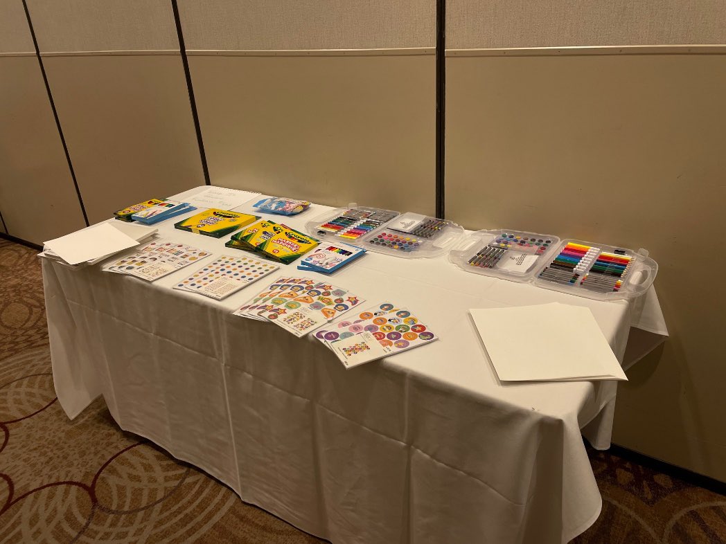 earpitforward's tweet photo. Need to find some calm (and some new friends)? Check out the Earper Experience room at @EHConCanada. Games, crafts and more! Please consider giving this kindness card project for LGBT youth &amp; people of all ages some love, as well. The supplies are located right at the entrance.💜 https://t.co/YmKFjbtaPj