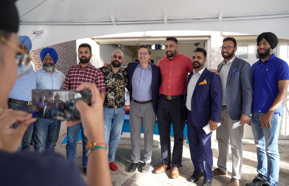 PierrePoilievre's tweet photo. Another event full of people in Brampton who are voting to put an end to #JustinFlation.

Let's make more Canadian energy, food, and homes so we can create more paycheques for our people.

Thank you to Sarbjit Sra for the hospitality today. https://t.co/MySi2dTSnA