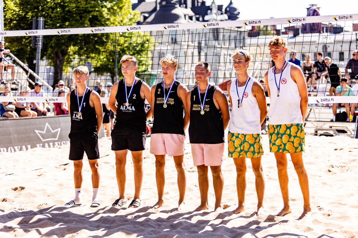 bvsuomi's tweet photo. Poikien beach volleyn SM-tittelit 2022 ratkottu

U14: Justus Välimäki/Lari Roininen
U16: Panu Salmijärvi/Matias Siika-aho
U18: Aleksi Hänninen/Samuel Salminen

Katso lisää FB ja IG tileiltämme

Kuvat: @anttisaarimaa

#SMbeach https://t.co/wZp99g5x4M