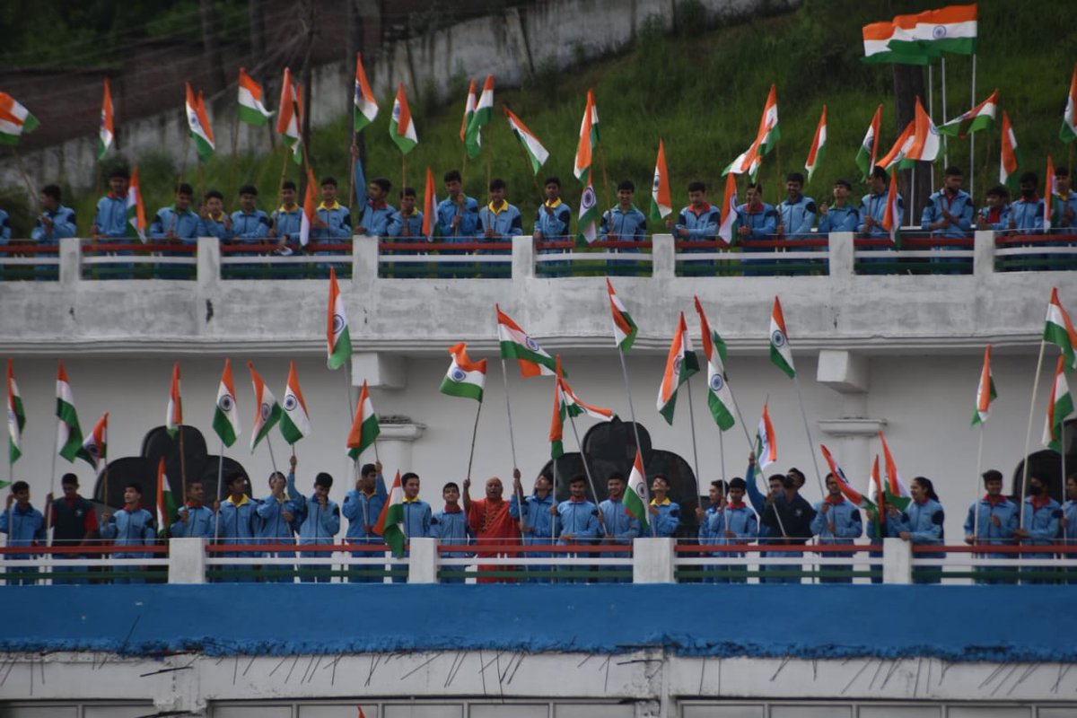 swamiVGiri's tweet photo. #HarGharTiranga
#AzadiKaAmritMahotsav
Salute these children, they are our future heroes. https://t.co/4pY3DrCsG1