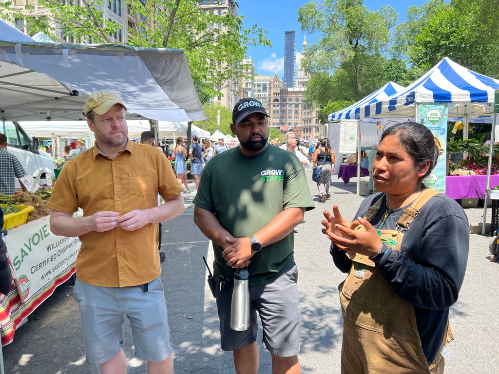 nyagvocate's tweet photo. I was recently in NYC, for the @FarmBureau PAL program. We visited the @unsqgreenmarket and met farmers who are living their dream of feeding their communities. I consider myself one of the fortunate ones that get to work with farmers. #AgAdventuresWithEileen #AgRocks https://t.co/qTbwszf49Z