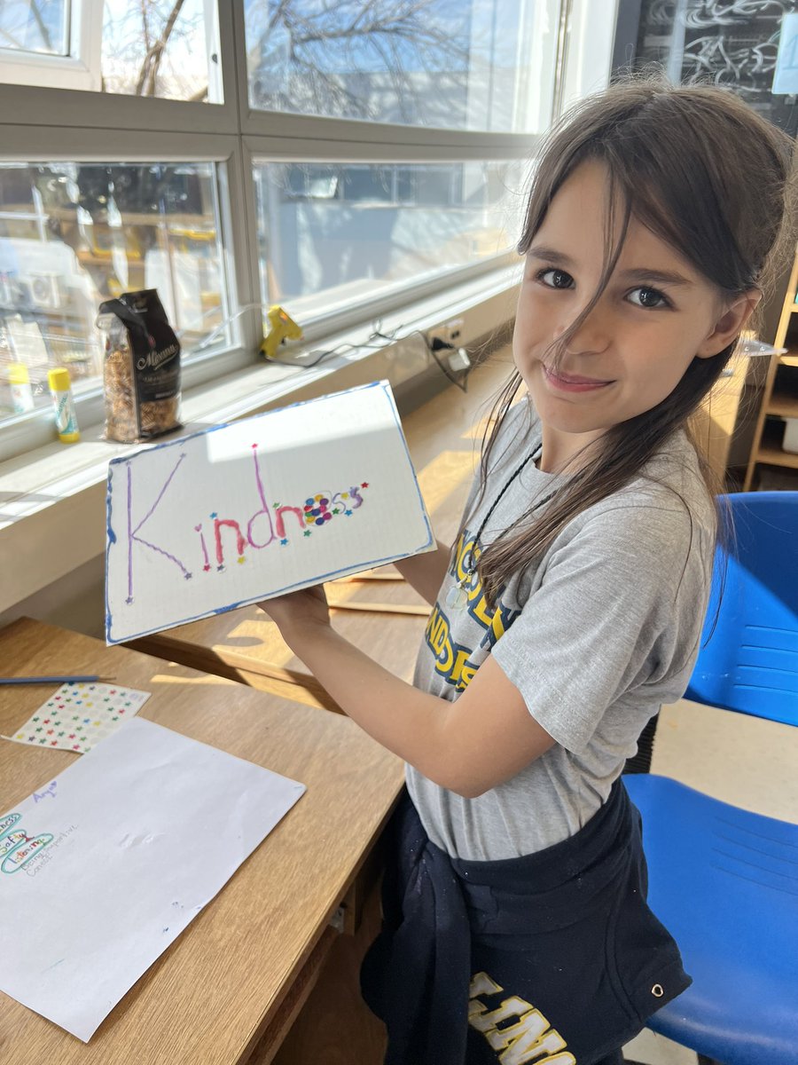 Steph1Simmons's tweet photo. #grade3 @lincolnael Students reflect on #onelittleword to guide them this year in our #makerspace https://t.co/gH4S1v5Xf3