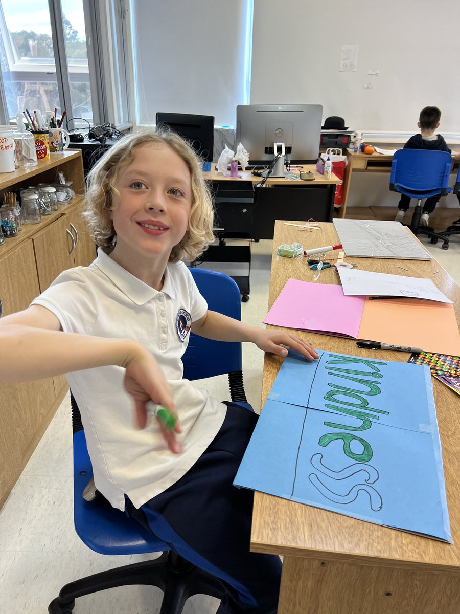 Steph1Simmons's tweet photo. #grade3 @lincolnael Students reflect on #onelittleword to guide them this year in our #makerspace https://t.co/gH4S1v5Xf3
