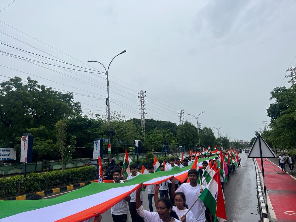 warangal_nit's tweet photo. As part of #HarGharTiranga campaign, NSS of NIT Warangal organised a patriotic procession from institute main gate to collectorate to spread and create awareness of #AzadiKaAmritMahotsav #MinistryOfCulture #ministryofeducation #EkBharatShreshthaBharat https://t.co/HtD9xOTuaM