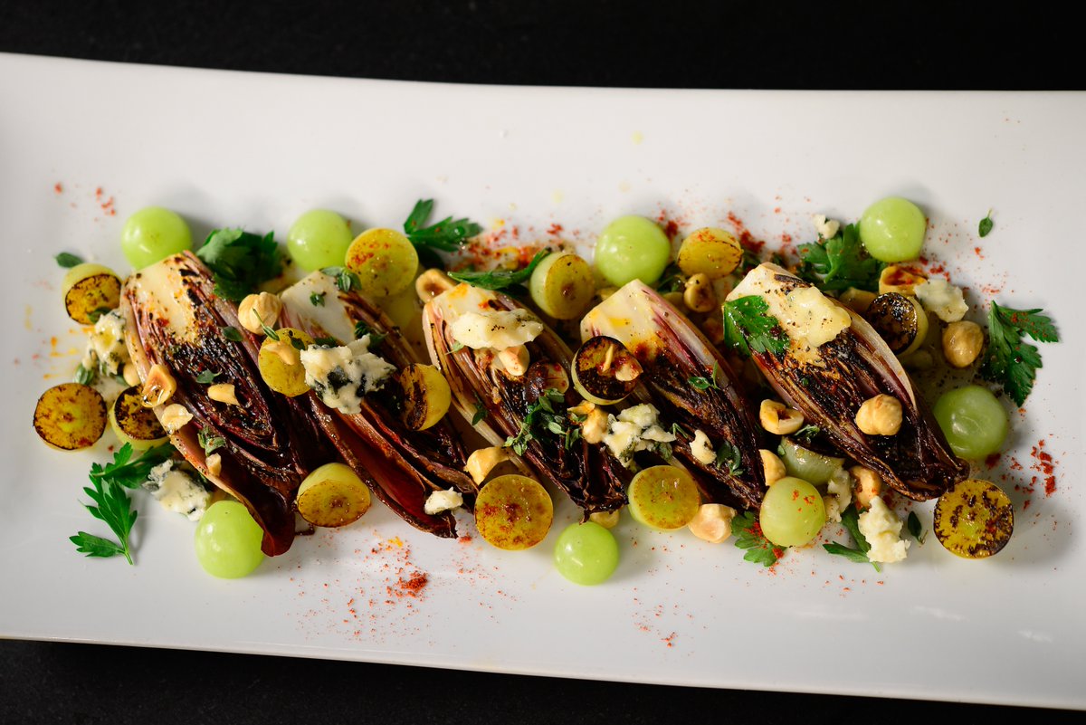 Learn how to char grapes in this unique and delicious dish: Charred Grape and Endive Salad with Roquefort, Hazelnuts, and Black Pepper Honey. @GrapesfromCalifornia #GrapesfromCA
bit.ly/3yuuxvG