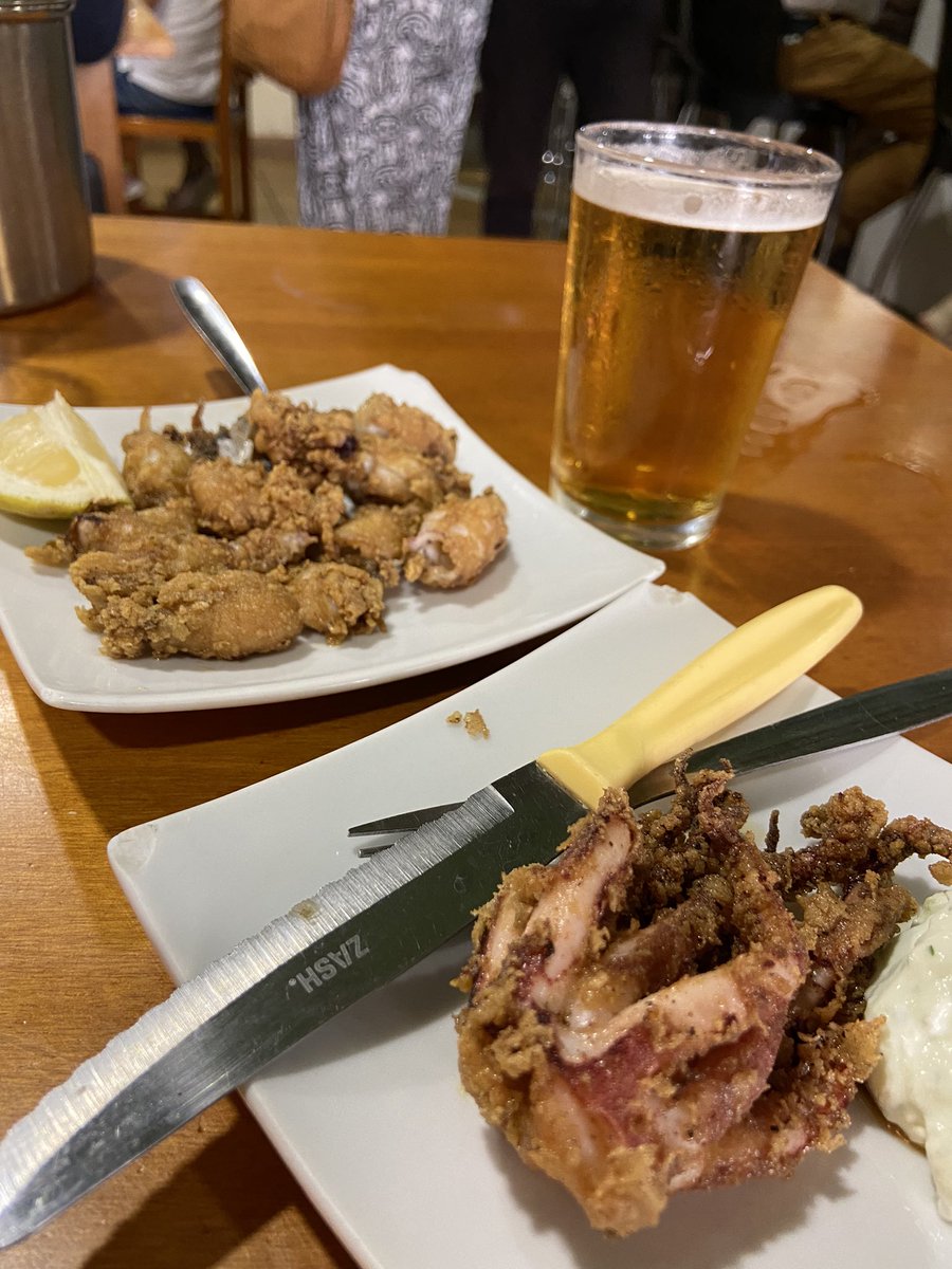 eastonjamie's tweet photo. Welcome to Almeria!
Ask for your beer and choose whatever you want to eat from over 50 tapas (included in the price, obviously).
I had 4 &amp; 4. The bill was 10€.
Come to south, my friends! https://t.co/BhafIZElWd