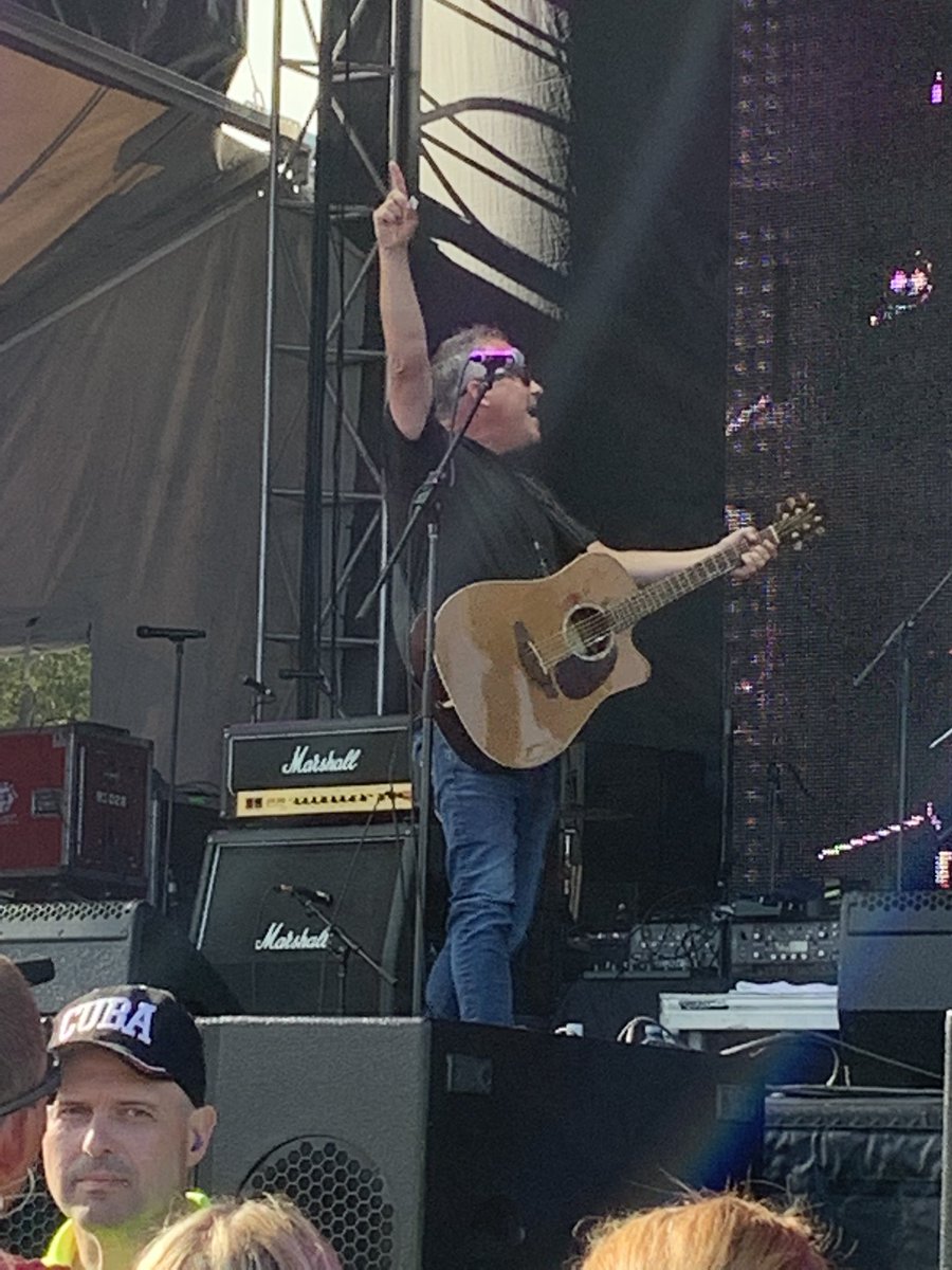 tylersmom121904's tweet photo. When you discover one of your #localfav bands snaps a picture of the crowd and you are in front😳#hugefan #fiveoclockstart @DarrellPowerNL @billy_hickey @gregmercer2112 @CPMF2022 https://t.co/huJ1KKGuKb