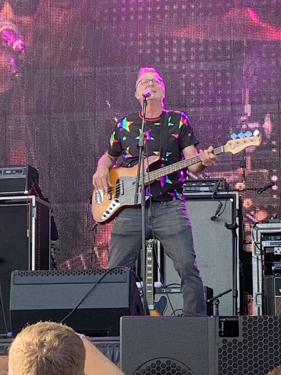 tylersmom121904's tweet photo. When you discover one of your #localfav bands snaps a picture of the crowd and you are in front😳#hugefan #fiveoclockstart @DarrellPowerNL @billy_hickey @gregmercer2112 @CPMF2022 https://t.co/huJ1KKGuKb