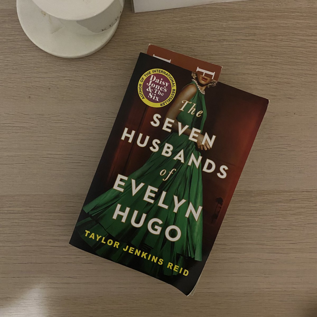 AmyLambertt's tweet photo. My behaviour change for #mark320 is to introduce 1hour (minimum) of reading into my daily life. Starting off with The Seven Husbands of Evelyn Hugo 🤌🏽 https://t.co/g1lbU3sfHZ
