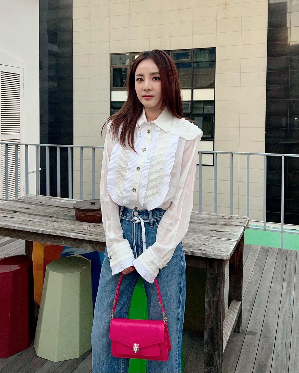 krungy21's tweet photo. 가끔은 클래식하게, 가끔은 힙하게 #불가리 #세르펜티포에버 💕 https://t.co/aJk5ISgcth