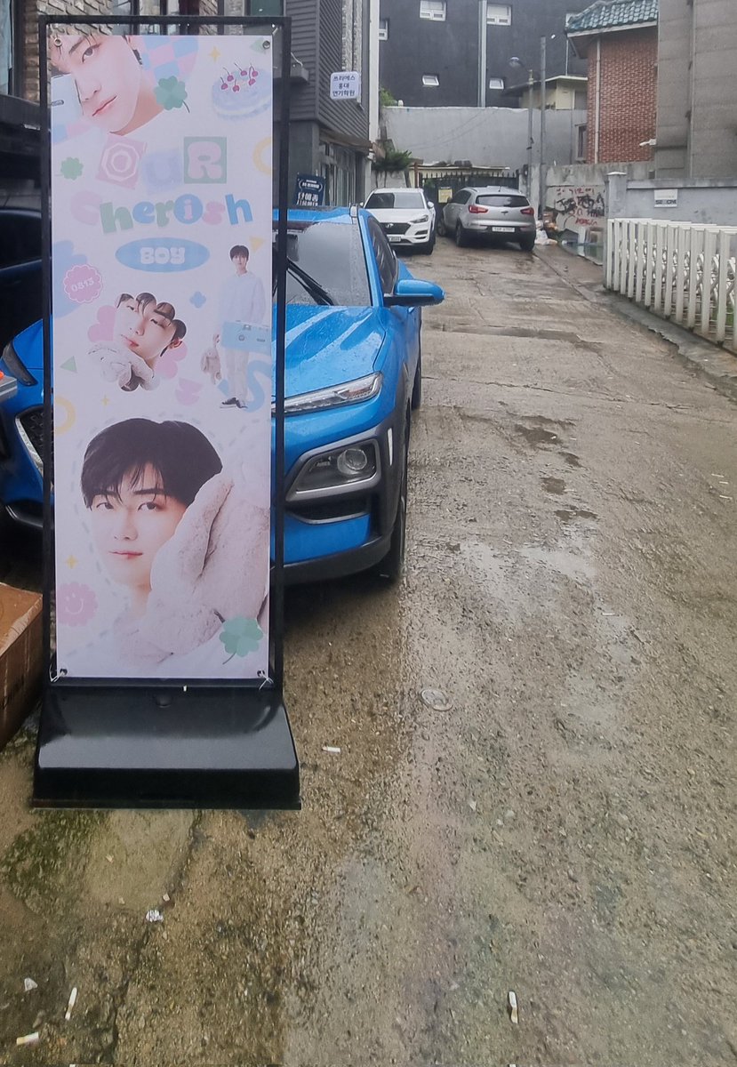minaaaa_i's tweet photo. 📍 카페 지금, 여기

계단 올라가는 건 정말 힘들었지만... 힘든걸 잊게 만들어주는 정말 이쁜 카페🥰 특전이 없어서 아쉬웠지만 배송으로 보내주신다니 잠자코 기다릴게용 쿠키랑 초코라떼가 정말 귀여워서 기절...😭❤

#모야모야_재민이생일이야
#Our_cherish_nana https://t.co/Px4uMgvkVJ