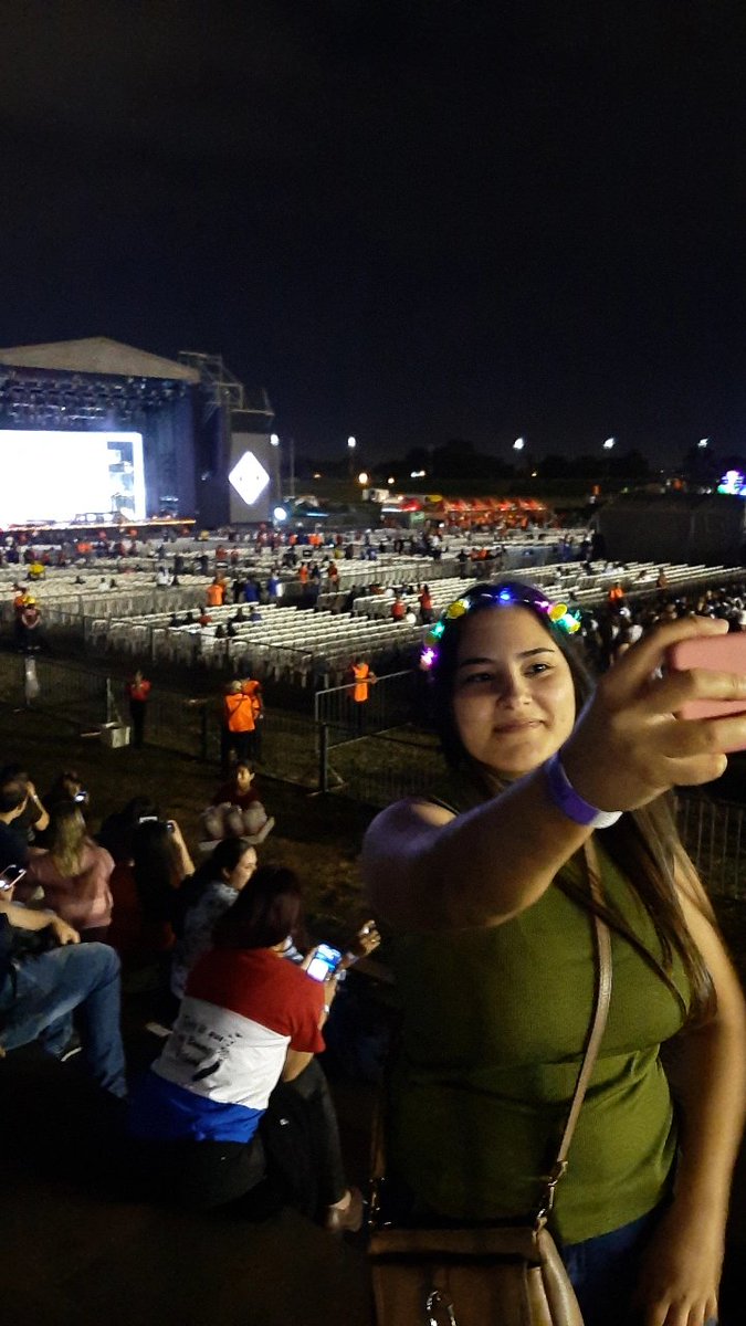 Compre en marzo las entradas por su cumple.. me comí 2 hs 30 minutos de concierto de Ricardo Arjona (mención especial es un Crack como tiene locas a las chi jaja ) 

Valió la pena ? Cada segundo , cada gs para verla así de feliz.. 💕