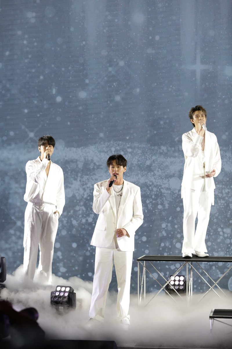 AIS_Thailand's tweet image. 🎤 สุดยอด ดีเลิศ เด็ดขาด อันดับหนึ่ง ศักดิ์สิทธิ์ มหัศจรรย์ ที่สุด สุดยอด เยี่ยม ยอดเยี่ยม ยอดเยี่ยมยอด ดีที่สุด เลิศที่สุด ชนะเลิศ ฝันที่เป็นจริง น้ำตาจะไหล หูเคลือบทอง หูฝังเพชร หมดห่วงแล้วค่ะ 😭

#TEAMAIS5GFANIVERSE 🪐