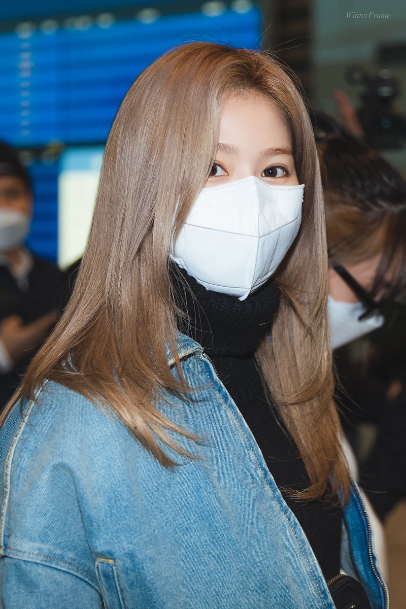 WinterFrame's tweet photo. 220213 #사나 

#TWICE #트와이스 #SANA #サナ #とにかく可愛い湊崎 https://t.co/Hn5mmMLrg8