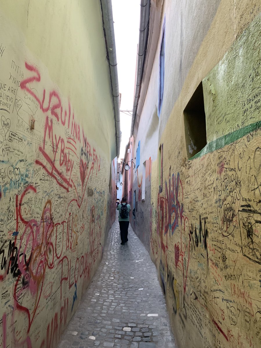 GrumTrav's tweet photo. There’s one of those tiny streets in Brașov - pity it’s been defaced by scribbles. https://t.co/lmgOLRWHgw