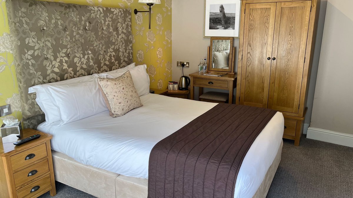 Three Crowns Devon tweet media