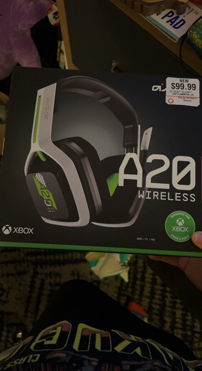 _makaluh's tweet photo. Shoutout to my boyfriend for getting me such great gifts for my birthday and being so excited he HAD to give them to me early. I love him so much. https://t.co/CenH3bB68y