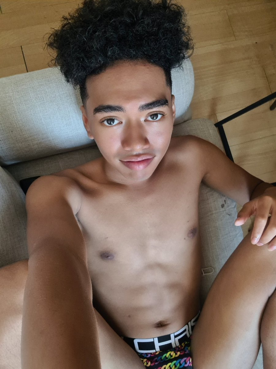 ZurinZochi's tweet photo. This heatwave, lord have mercy. 

#heatwave #gay #twink #blasian #heatwaveuk #gayboy #boy https://t.co/uHJJmWnXsC